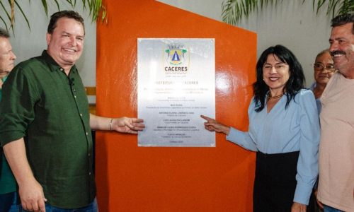 Presidente da ALMT, Max Russi, entrega pavimentação histórica da Rua da Membeca em Cáceres