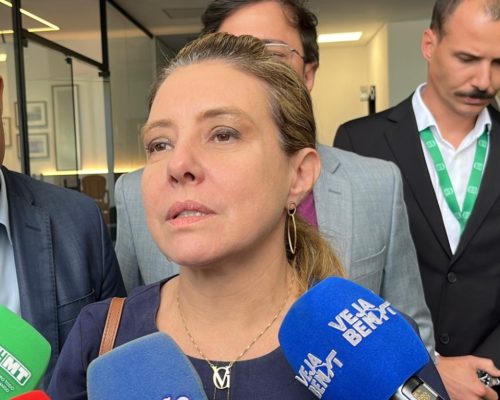 Flávia Moretti firma acordo de R$ 21 milhões com empresa de transporte para garantir melhorias em Várzea Grande