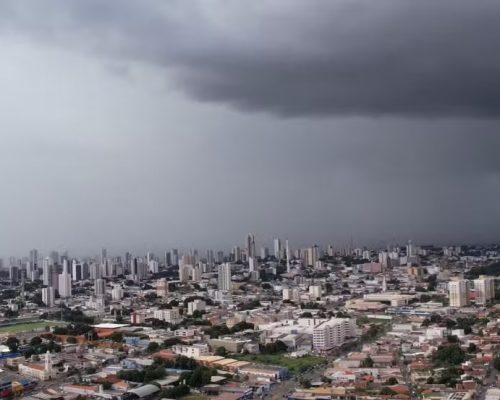 Semana começa com pancadas de chuva e alerta de temporais em Mato Grosso