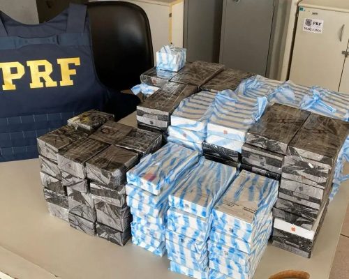 Fiscalização flagra carro de luxo “abarrotado” com iPhone 17 na BR-163