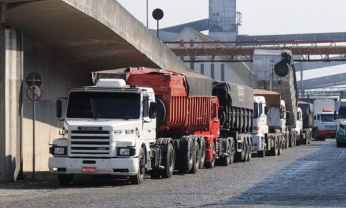 Nova regra da ANTT complica a vida de caminhoneiros autônomos e acende alerta nas estradas