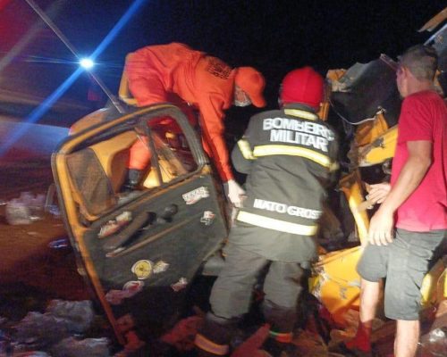 Corpo de Bombeiros realiza atendimento a vítimas de acidentes de trânsito registrados durante a madrugada de sábado