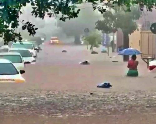 Temporal volta a alagar Cuiabá e expõe problema que se repete há décadas