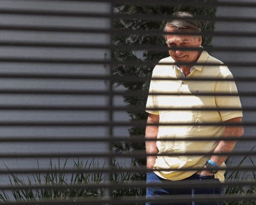 Supremo forma maioria para manter prisão de Bolsonaro