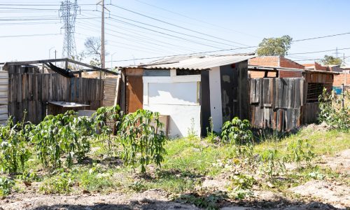 Cuiabá anuncia plano para regularizar área ocupada por famílias no Contorno Leste após diálogo com comunidade e autoridades