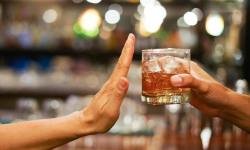 Homem morre no HMC após intoxicação por metanol; caso está sob investigação