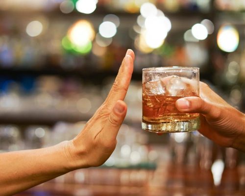 Homem morre no HMC após intoxicação por metanol; caso está sob investigação