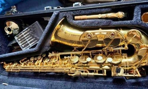 Jovem é preso ao tentar vender saxofone furtado para a própria vítima em shopping de Cuiabá