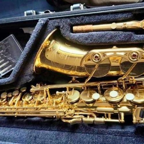 Jovem é preso ao tentar vender saxofone furtado para a própria vítima em shopping de Cuiabá