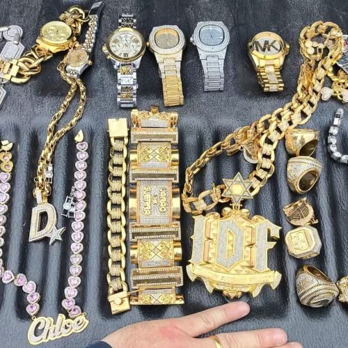 Família de líder criminoso é detida a caminho da Bolívia com grande quantidade de joias; grupo foi liberado após depoimento