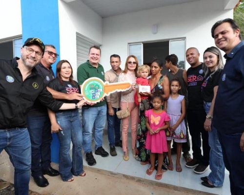 Primeira-dama de MT entrega casas gratuitas do SER Família Habitação para 10 famílias em São Pedro da Cipa