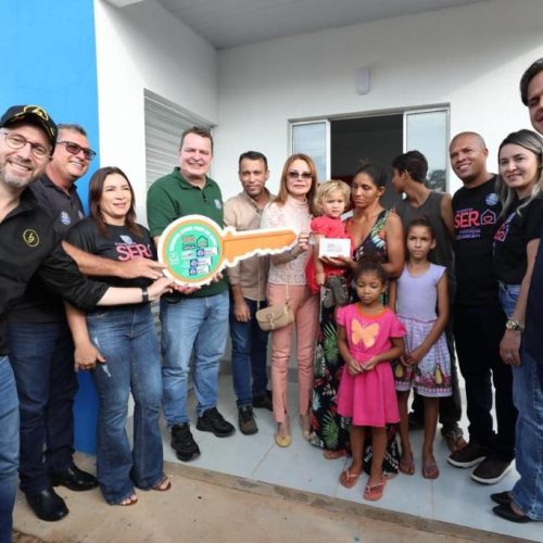 Primeira-dama de MT entrega casas gratuitas do SER Família Habitação para 10 famílias em São Pedro da Cipa