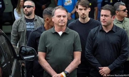 Bolsonaro deixa custódia da PF pela primeira vez para passar por cirurgia de hérnia em Brasília