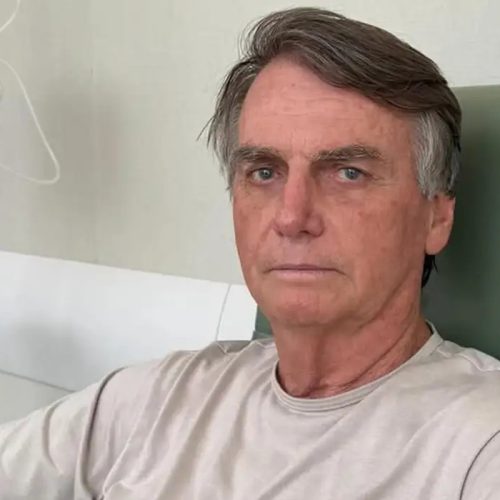 Moraes autoriza ida de Jair Bolsonaro ao hospital após queda na prisão; atraso no atendimento pode ter agravado quadro de saúde