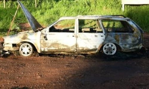 Carro funerário pega fogo na BR-163 em Rondonópolis; urna com corpo é salva por populares
