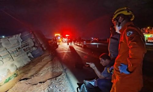 Ônibus com 26 passageiros capota na BR-163 em MT; seis pessoas ficam em estado grave