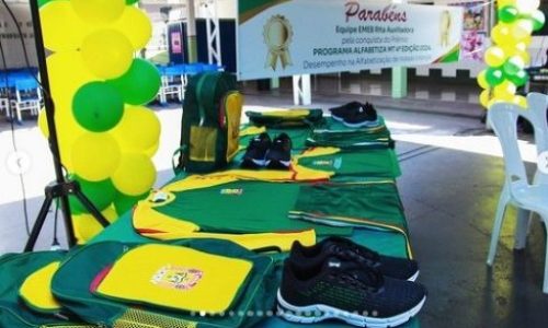 Prefeita Flávia Moretti é convocada para depor em Comissão Processante sobre uso de slogan em uniformes escolares em Várzea Grande