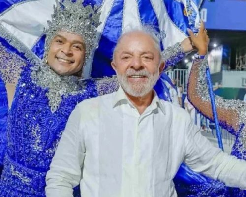 Entre aplausos e vaias: desfile que homenageou Lula termina em rebaixamento e expõe o Brasil dividido entre política e idolatria