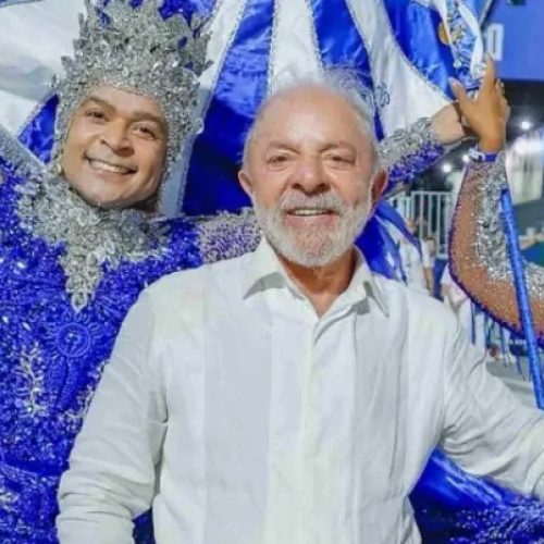 Entre aplausos e vaias: desfile que homenageou Lula termina em rebaixamento e expõe o Brasil dividido entre política e idolatria